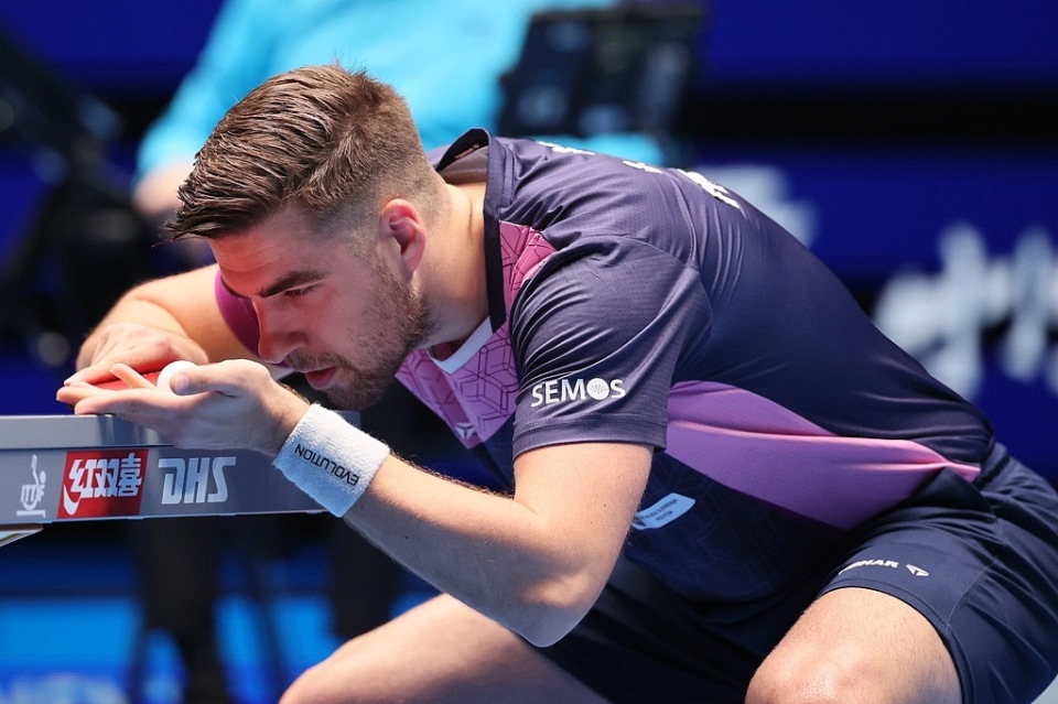 他用实际行 他用实际行