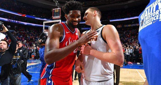 据巨大优势 据巨大优势