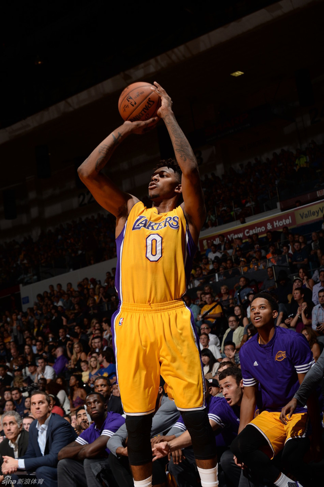 24小时热 24小时热